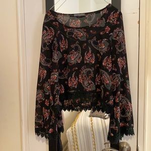 Cropped blouse with flare sleeves